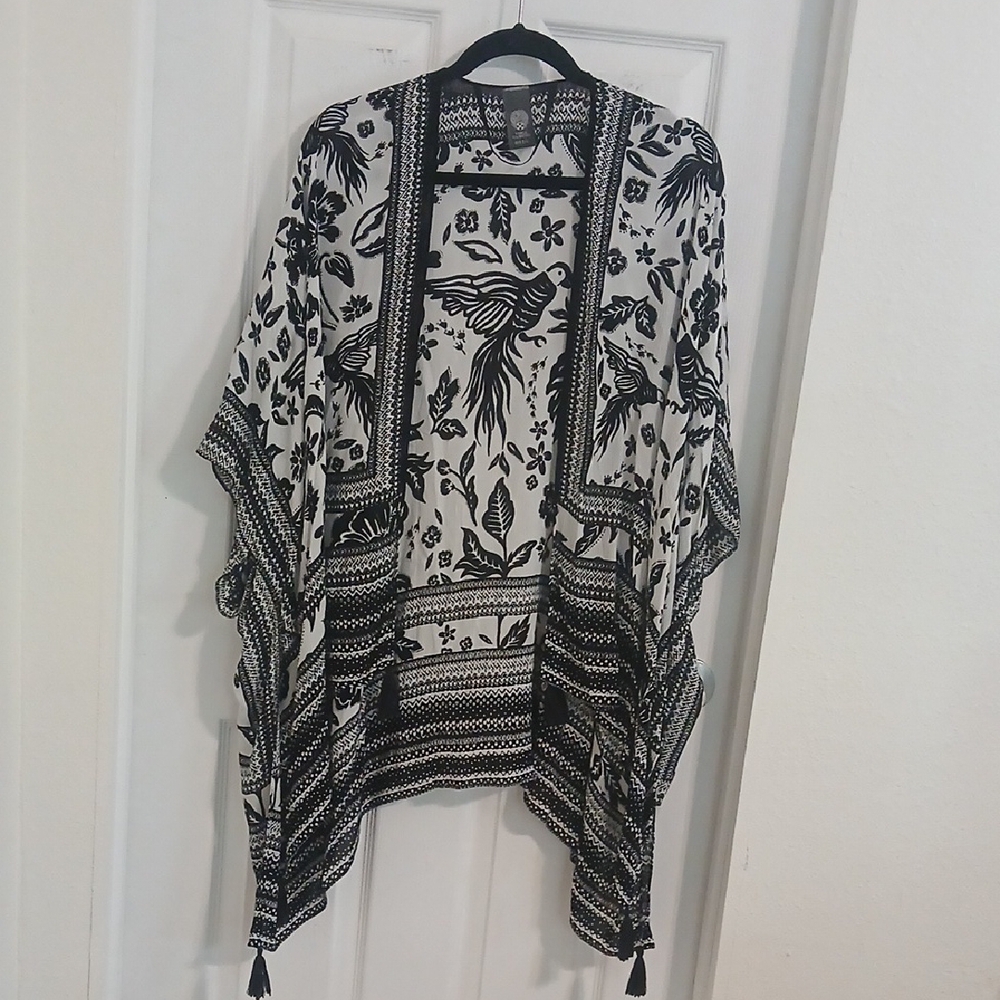 Vince Camuto Monochrome Patterned Kimono
